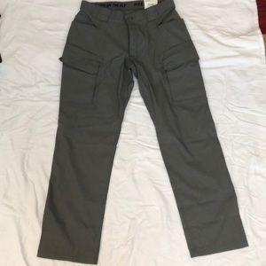 Duluth trading fry on the fly cargo pants. NWT. 36x34